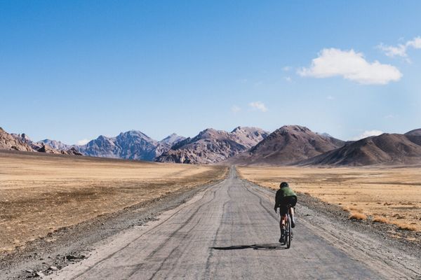 TADSCHIKISTAN: GNADENLOS UND WUNDERSCHÖN
